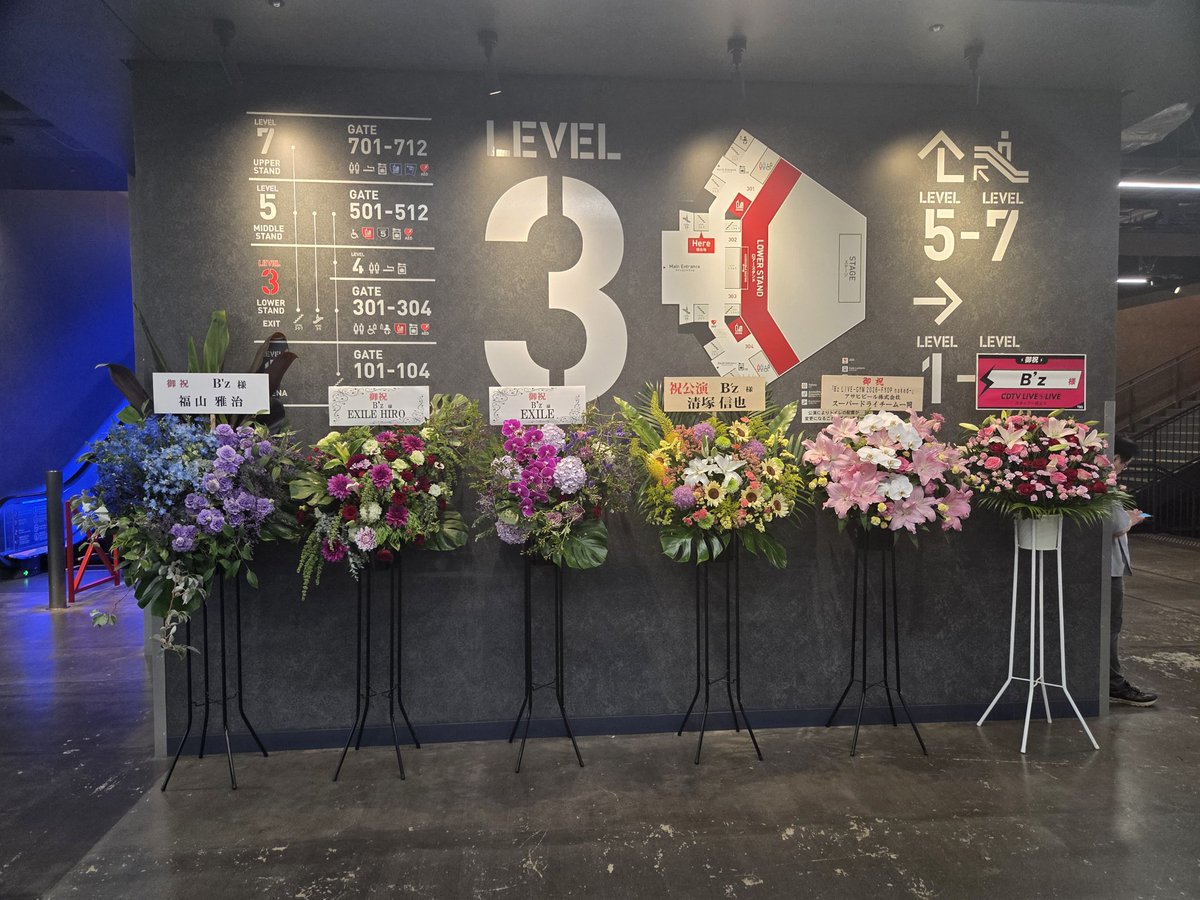 senkouya's tweet photo. 追加公演最高過ぎた
本日のB'zライブ参戦の方楽しんでー！
#FYOP #naked
#Kアリーナ https://t.co/1DQuDfkksu