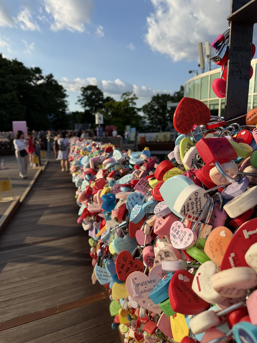 may_kr_'s tweet photo. ドラマのシーンを見返して、ずっとうるうるしながら歩いていた😭しかしこの時期のロケ地巡りは暑くてもう今でぎりぎりやと思ったけど、真夏真冬の撮影なんて本当に過酷でこんなもんじゃないんだろうなあー https://t.co/qYNx8qAxqt