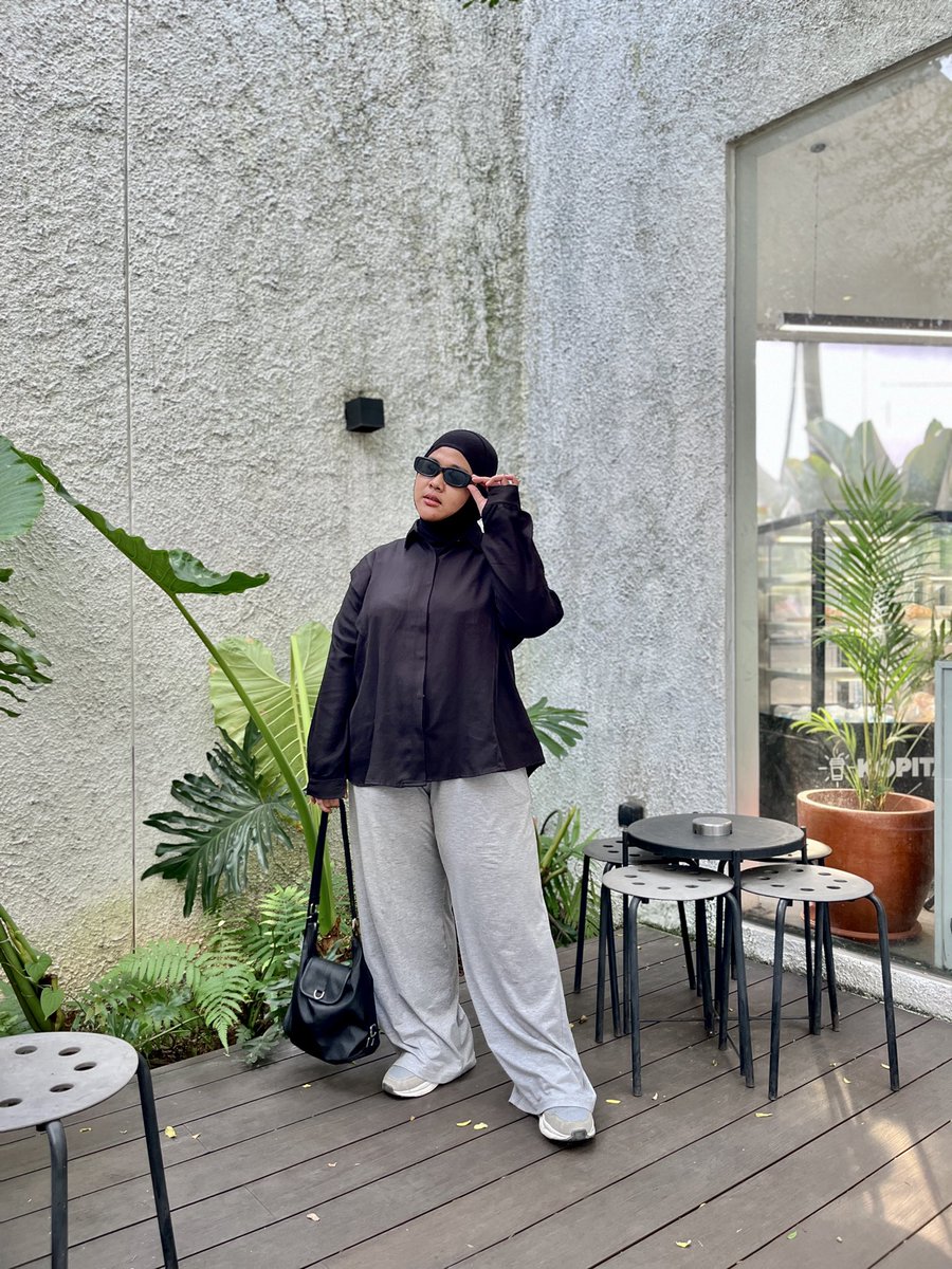 ekestov's tweet photo. Asik juga ngopi disini, spot fotonya banyak dan cahaya ilahinya cakep MasyaAllah 😍
📍Kopitagram Vida Bekasi https://t.co/9CFFFkysWA