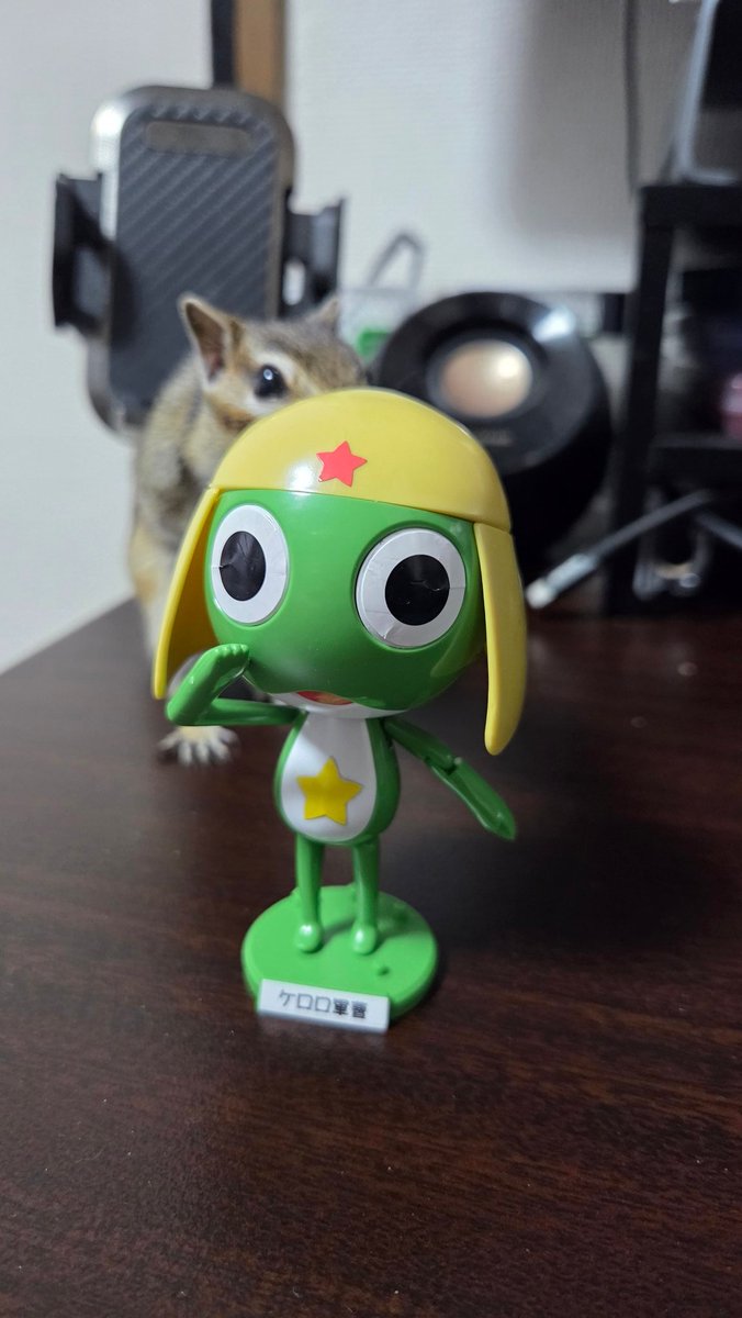 708_1129's tweet photo. かなりプラモデル触ってなかったので、リハビリがてらケロロ軍曹作りました。何か目のシールめっちゃ難しかった！やっぱり普通のシール苦手🐸
#ケロロ軍曹　#プラモデル https://t.co/gaTDtMUwXF