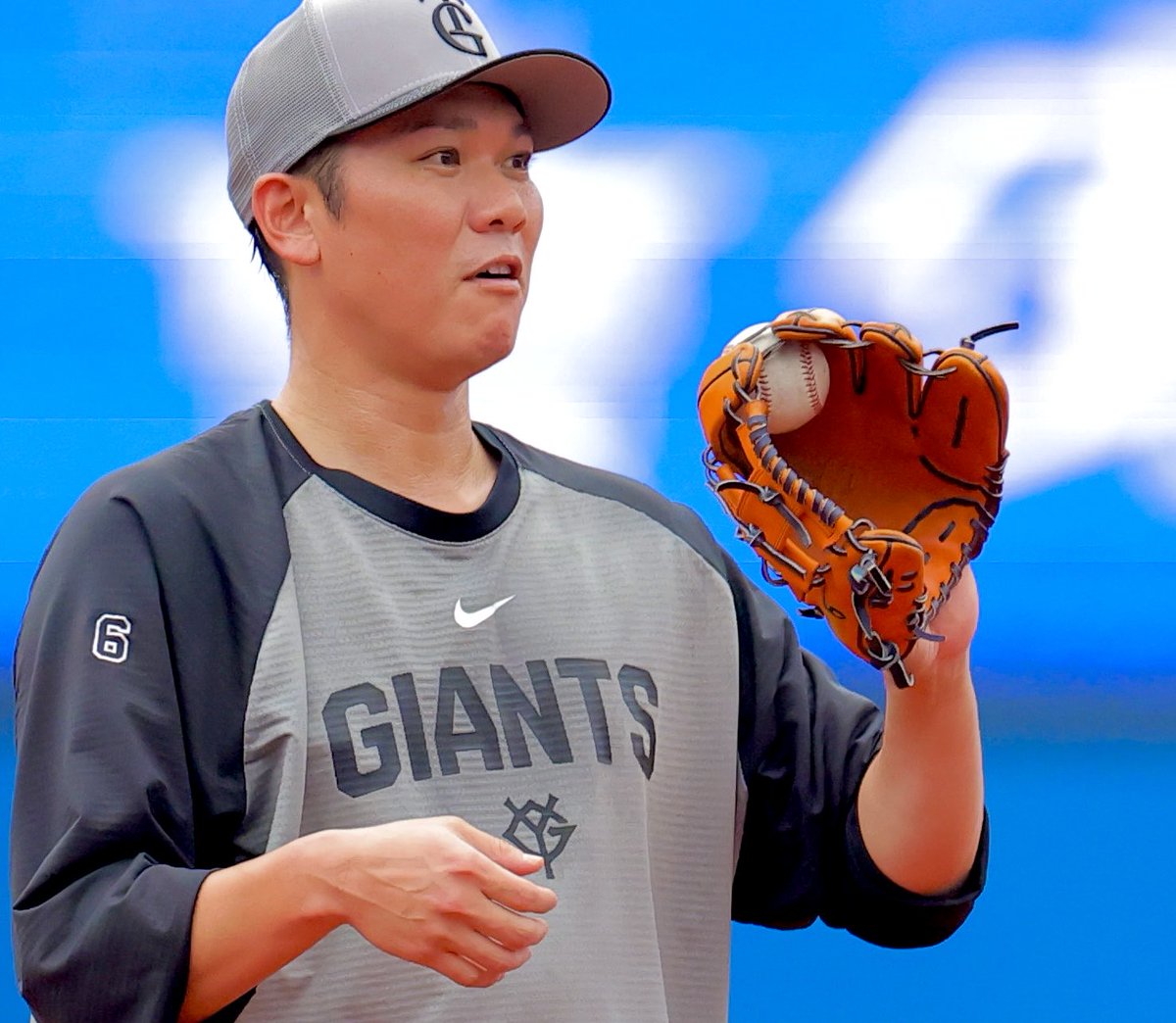 takahiroKOHYAMA's tweet photo. 6.28 DeNA-巨人
グラブにボールが！
#坂本勇人 https://t.co/VS0BC6JPt7