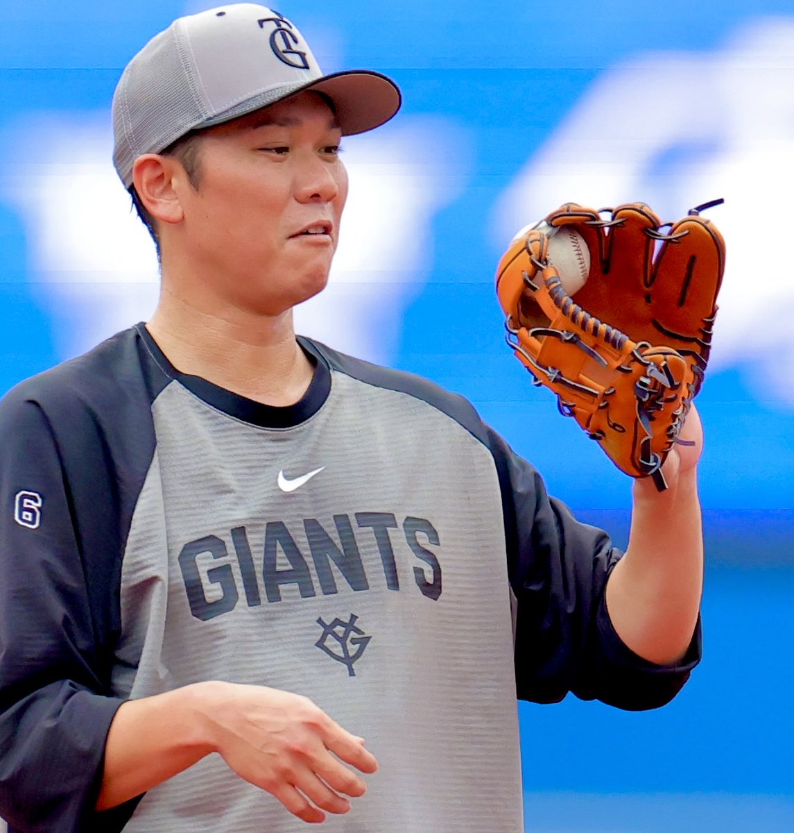 takahiroKOHYAMA's tweet photo. 6.28 DeNA-巨人
グラブにボールが！
#坂本勇人 https://t.co/VS0BC6JPt7