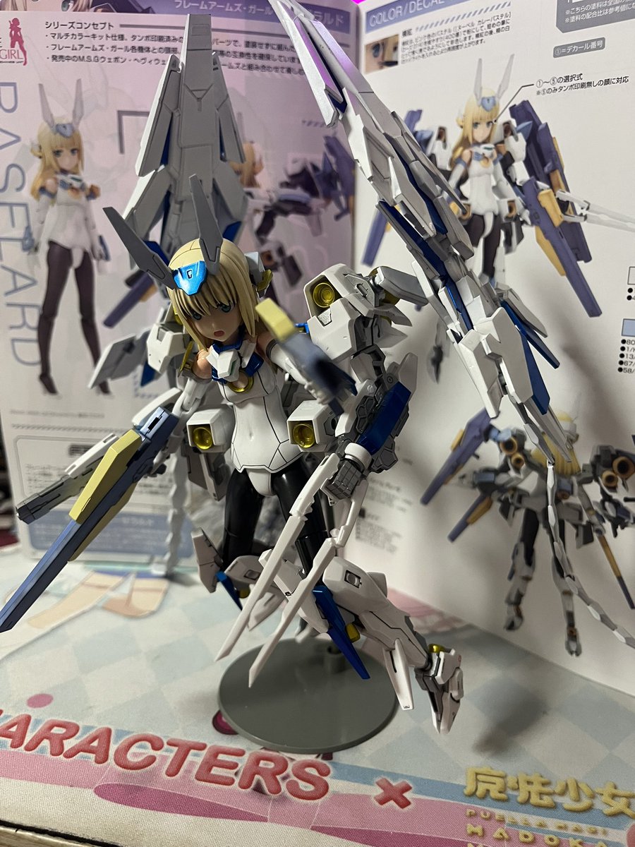 itsumoreg's tweet photo. バーゼラルドが3,000円で買えたから初めて実験的に美プラを作ってみた‼️

両方のサブアームにフェネクスのパーツを付けたら重すぎていじるの大変すぎてデカールや合わせ目消しは諦めた😭 https://t.co/MUMDA3exaS
