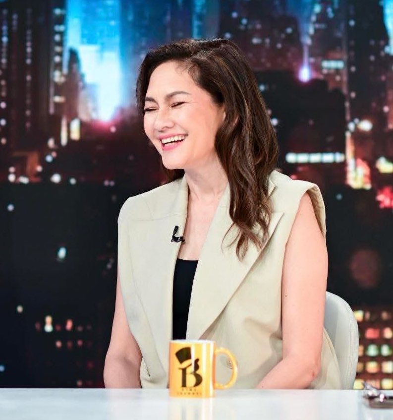kabisadokona's tweet photo. the smile                                   the reason https://t.co/CAVB85yDTi