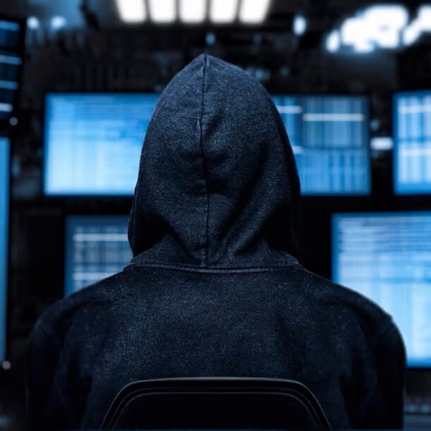 SOLBULLTIN's tweet photo. BREAKING NEWS 🚨: 

JPMORGAN’S JAMIE DIMON: AI JUST MADE CYBER THREATS WAY WORSE ⚠️ 
HE SAYS ADVANCED MODELS COULD HAND “A BALLISTIC MISSILE” TO HACKERS.

#AI #CyberSecurity https://t.co/45fSGg6OPd