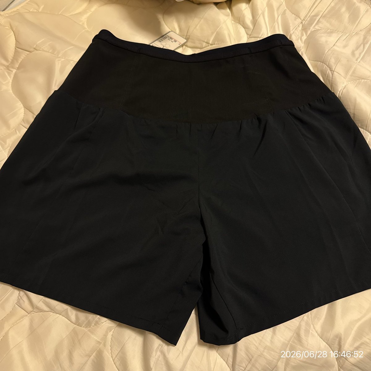 yotchn's tweet photo. あとランニング用にポケット付きパンツ買ってきた
iPhoneを手に持って走ると重かったのでこれで身軽に走れそうです
#ミズノ
#ランニングマルチポケットパンツ https://t.co/XwYVIc1NzG