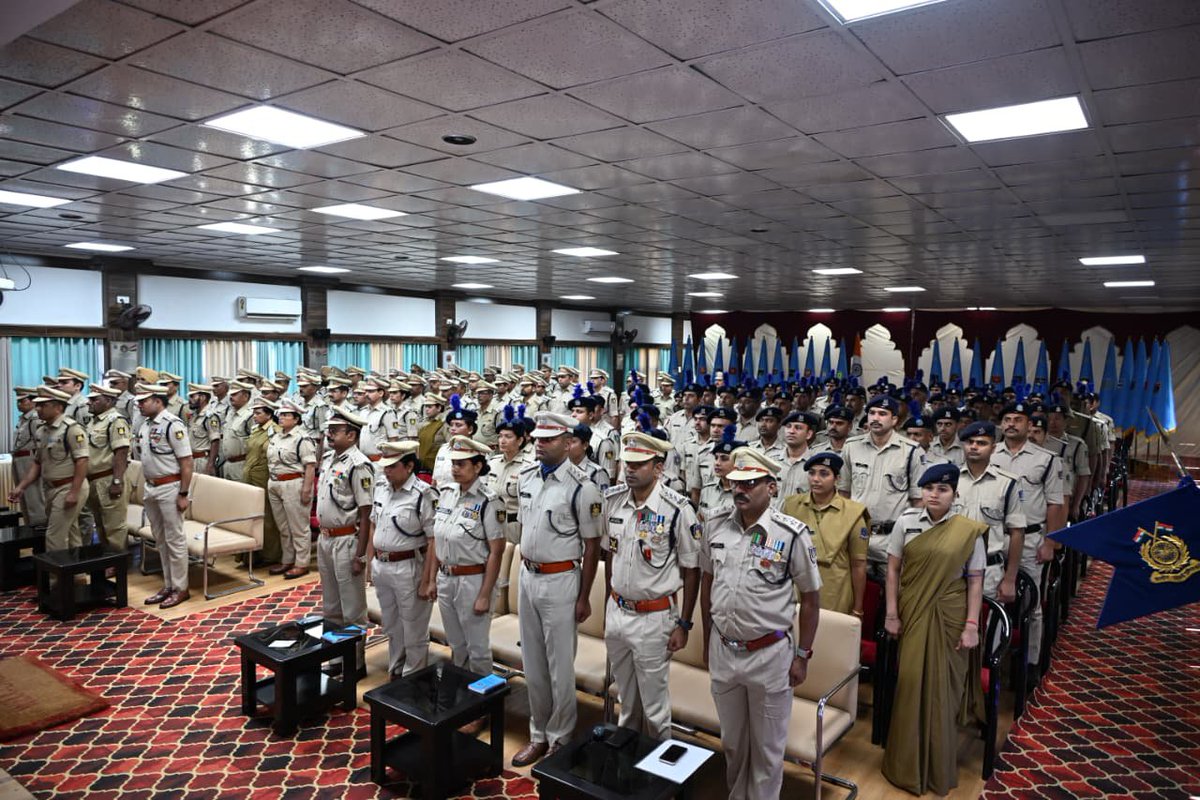 GcSrinagar's tweet photo. GC Srinagar CRPF celebrated its 22 nd Raising Day on 27 th June with pride and enthusiasm.Shri Vivek Bhandral DIG paying tribute to the martyrs,inspected Quarter Guard,and addressed Sainik Sammelan,GC organised sports, cultural programmes and Badakhana.
@crpfindia
@crpf_srinagar https://t.co/JlEhlYG2zI