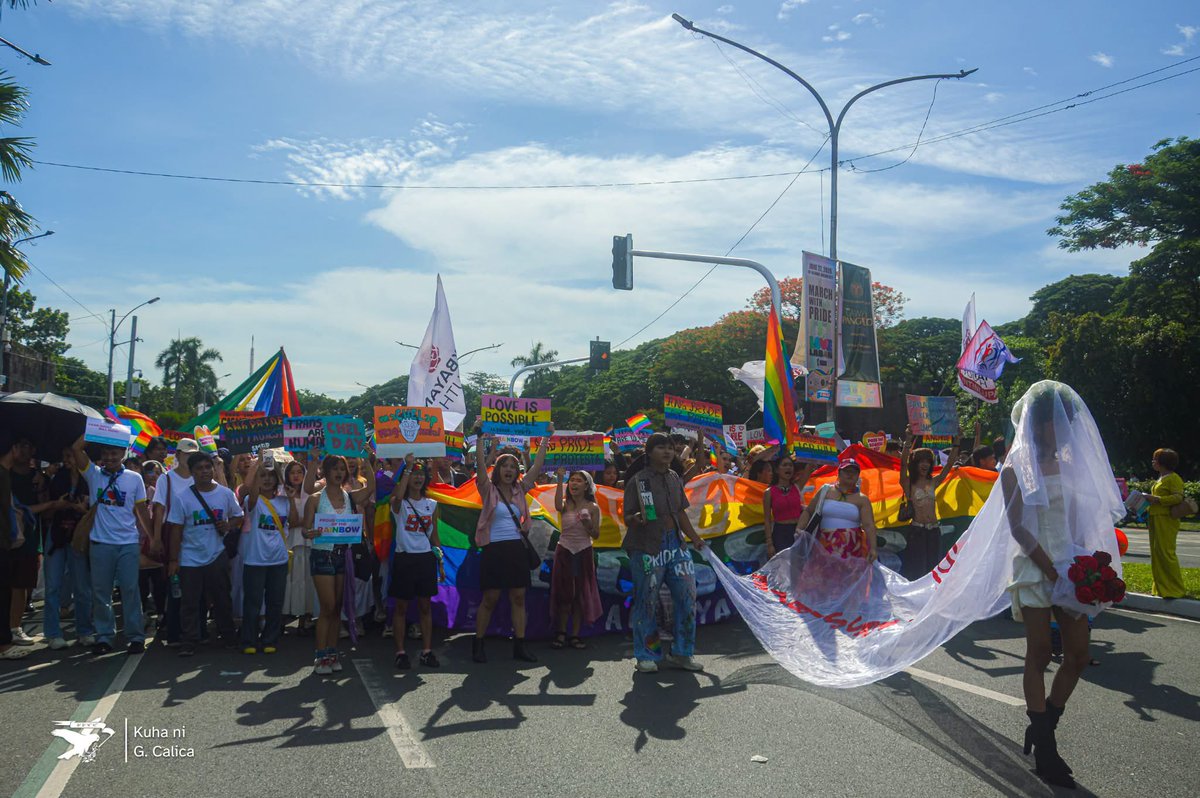iycsts's tweet photo. the biggest pride event in all of southeast asia (over 300,000 attendees) happened in one of the most conservative countries where same-sex marriage isn’t even legalized. happy pride to filipinos and their unwavering love for their people and country. mabuhay ang mga bading! https://t.co/VyRynJG5hi
