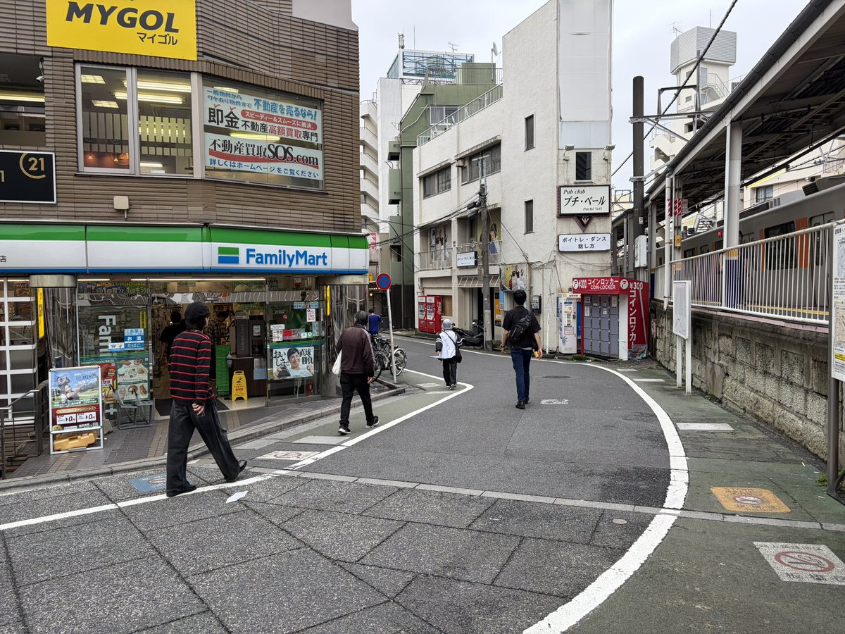Tekken0628's tweet photo. 【大山駅からシアター咲までの行き方！】
①東口から改札を抜けます！
②こちらの通路を潜って逆側へ
③こちらの道を道なりに！
④最初の十字路を左へ曲がってください！ https://t.co/AaxLVEyqFV