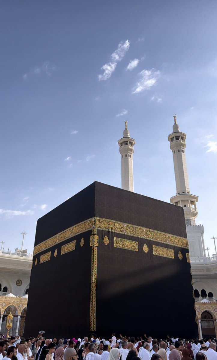 shumo00os's tweet photo. بلغتُ هواء مكه وطفتُ سبعاً وسعيتٌ سبعاً ودعوتْ حتى طابت نفسي وأطمئنت ، طاب الفؤاد وارتوى القلب
فالحمدلله، اللهم تقبل منا ولا تجعله آخر العهد ببيتك🤍 https://t.co/TgAkJLZZqz