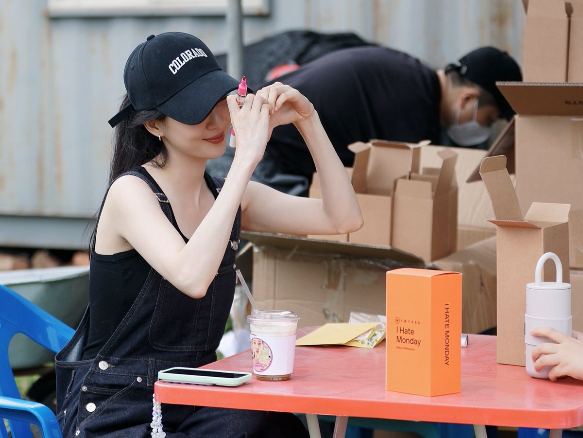 SeohyunData's tweet photo. 📷 #서현 | Seohyun behind the scenes of volunteer event via Management Kkum Instagram:

𝐰𝐢𝐭𝐡 𝐒𝐞𝐨𝐡𝐲𝐮𝐧
𝐁𝐞𝐡𝐢𝐧𝐝 𝐓𝐡𝐞 𝐒𝐜𝐞𝐧𝐞𝐬
Precious time shared with the fans who made actress Seohyun's birthday even more special. ✨🩷

#HappyBirthdaySeohyun
#HappySeohyunDay https://t.co/NFv8GfFKxF