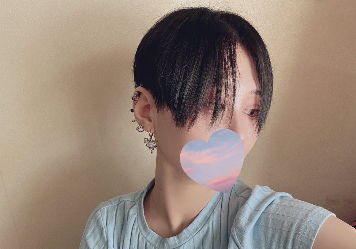 Seeeeee_2048's tweet photo. もっさり髪を伐採して軽くなった〜！！やはり目の下3センチくらいの前髪がベストな気がする…🧐 https://t.co/x4mEC5zLPx