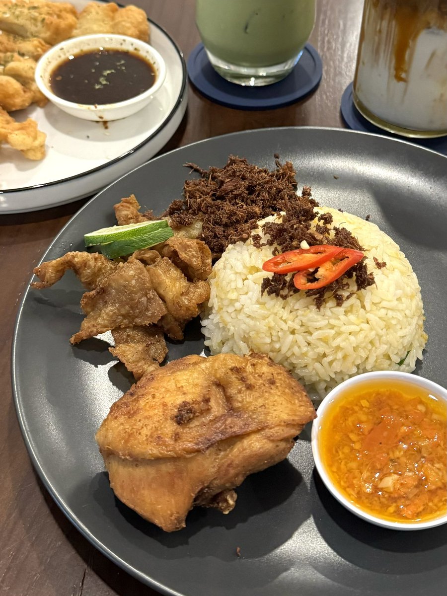 nebulalatte's tweet photo. obok2 galeri buat cari foto ayam!!✨ #WeekendChicken https://t.co/ECQjxTFTek