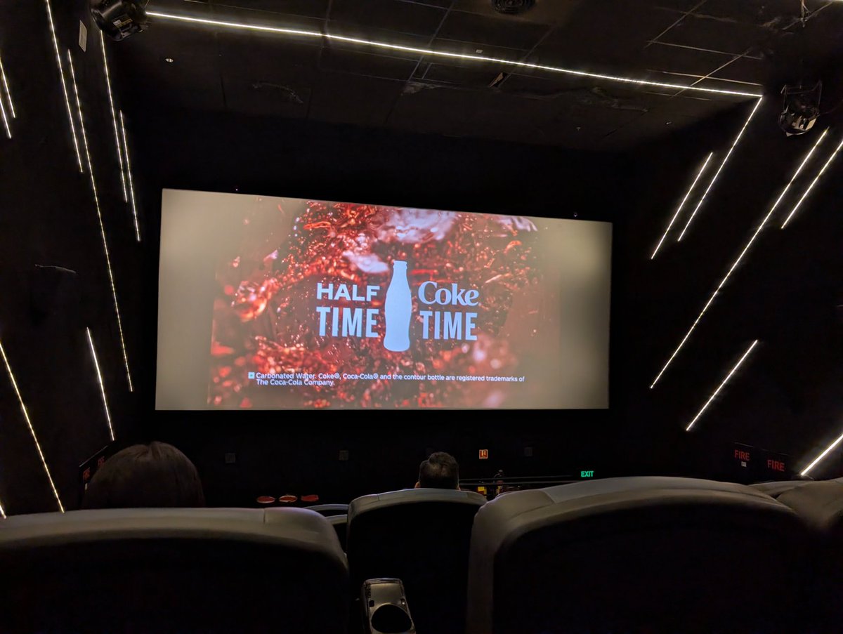 Smitshah2006's tweet photo. @INOXMovies at Inorbit Malad. 
#toystory5
Tickets for three, Rs 2000
Popcorn and snacks, Rs 2000
After paying Rs 4000, we watch 45 MINUTES OF ADS and 105 minutes of movie! 👏🏽👏🏽
This is going completely out of control now https://t.co/wYXth3qAr5