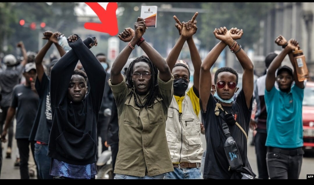 peopletheatre1's tweet photo. Where is Our comrade ?
More than 48hrs later and Davis Lichuma is still dissapeard by @NPSOfficial_KE 

Dife is not a criminal. His only crime is alway standing up against injustices
#FreeLichuma 
#FreeLichuma https://t.co/3CeYJznZMw