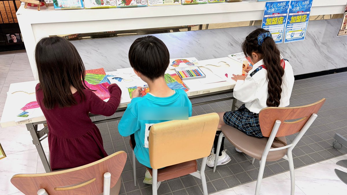 cf_kushiro's tweet photo. 「はらぺこあおむしコラージュ体験会」2日目が終了しました！ 本日も素敵な作品がたくさん生まれました🐛 ご参加いただいた皆さま、ありがとうございました✨ https://t.co/OKiI4ozvJ5