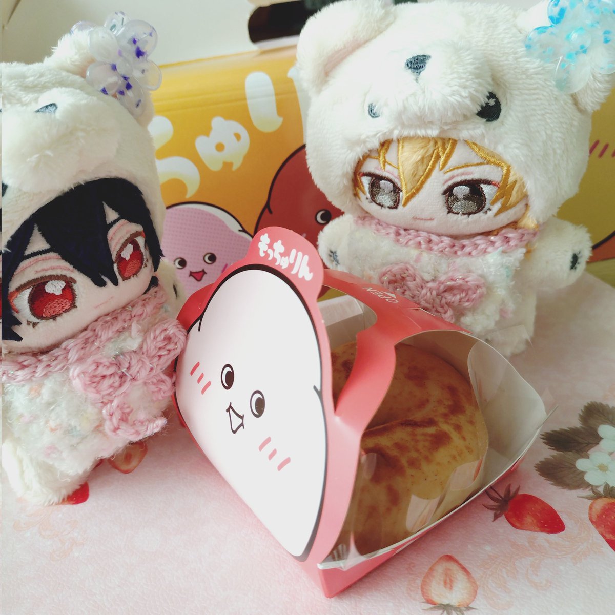 ayuduki3's tweet photo. 初もっちゅりん(◍＞◡＜◍)①
💛これが今話題のもっちゅりんだって😆
💜嬢ちゃんがなんとか予約したそうじゃよ♪
パカッ…(開封)
じぃ〜(☌ᴗ☌｡)
眼差しに負けて一緒に食べることにw

💜もちゅもちゅしていて不思議な食感じゃな😋
💛おいしいよね☆食感が癖になっちゃっうよ♪ https://t.co/Qf6FTjxoJt