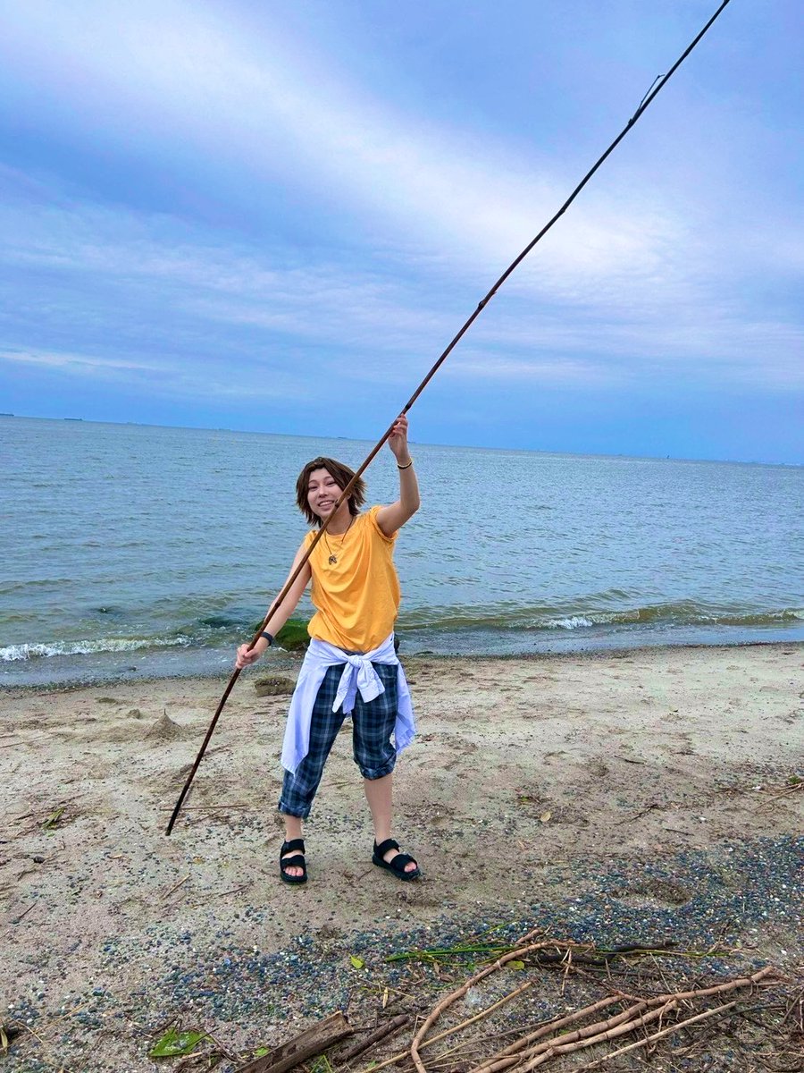 nagisasa_desu's tweet photo. 海きた！！夏だ！！！俺が太陽だ！！！
 #創作色彩DK https://t.co/LEGoS1xRVz