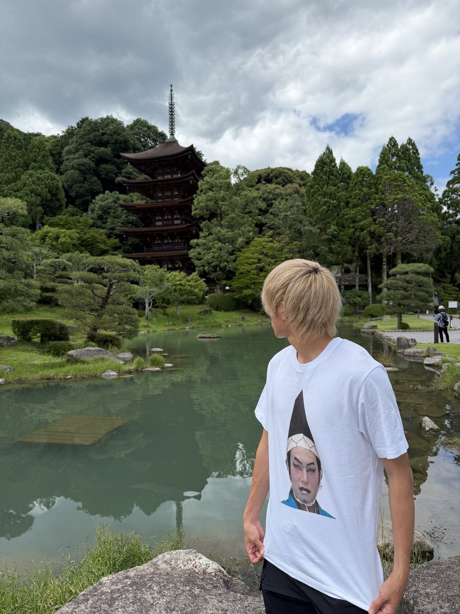h_ayumu's tweet photo. 話題の瑠璃光寺五重塔に行ってきました！
その後に家具屋に家具を見に行ったんですけど、何故かめちゃめちゃ変な目で見られたんだけど寺山ふざけんな。

#寺山タグ付けできないのもふざけんな
#寺山翼に届け https://t.co/VsmBTBrLBw