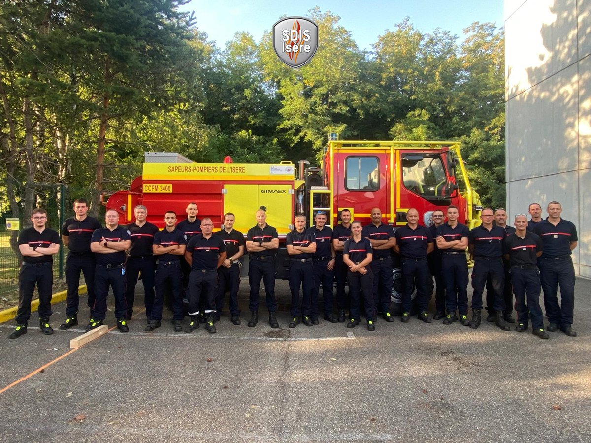 sdis38's tweet photo. 🚒 Renfort en Haute-Loire
Hier soir, départ de la colonne Sud-Est Charlie composée des SDIS 01-74-38.
👉 32 sapeurs-pompiers de l’Isère engagés et 14 engins.
⚠️ Mégot, barbecue, …
Des gestes anodins = conséquences dramatiques pour nos forêts.
📲 18/112 si départ de feu https://t.co/y4UM7yoyJA