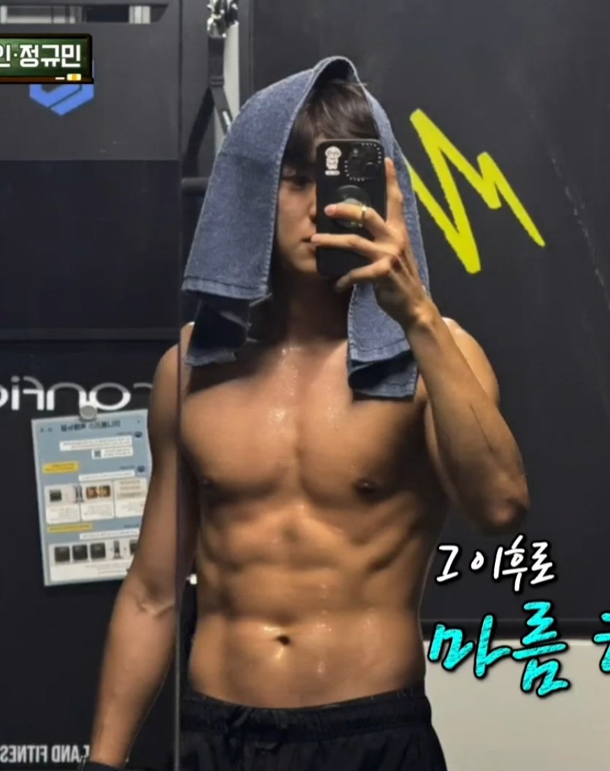 kyoongism_'s tweet photo. head full.. i feel so crazy https://t.co/dtvTy4hZ0N