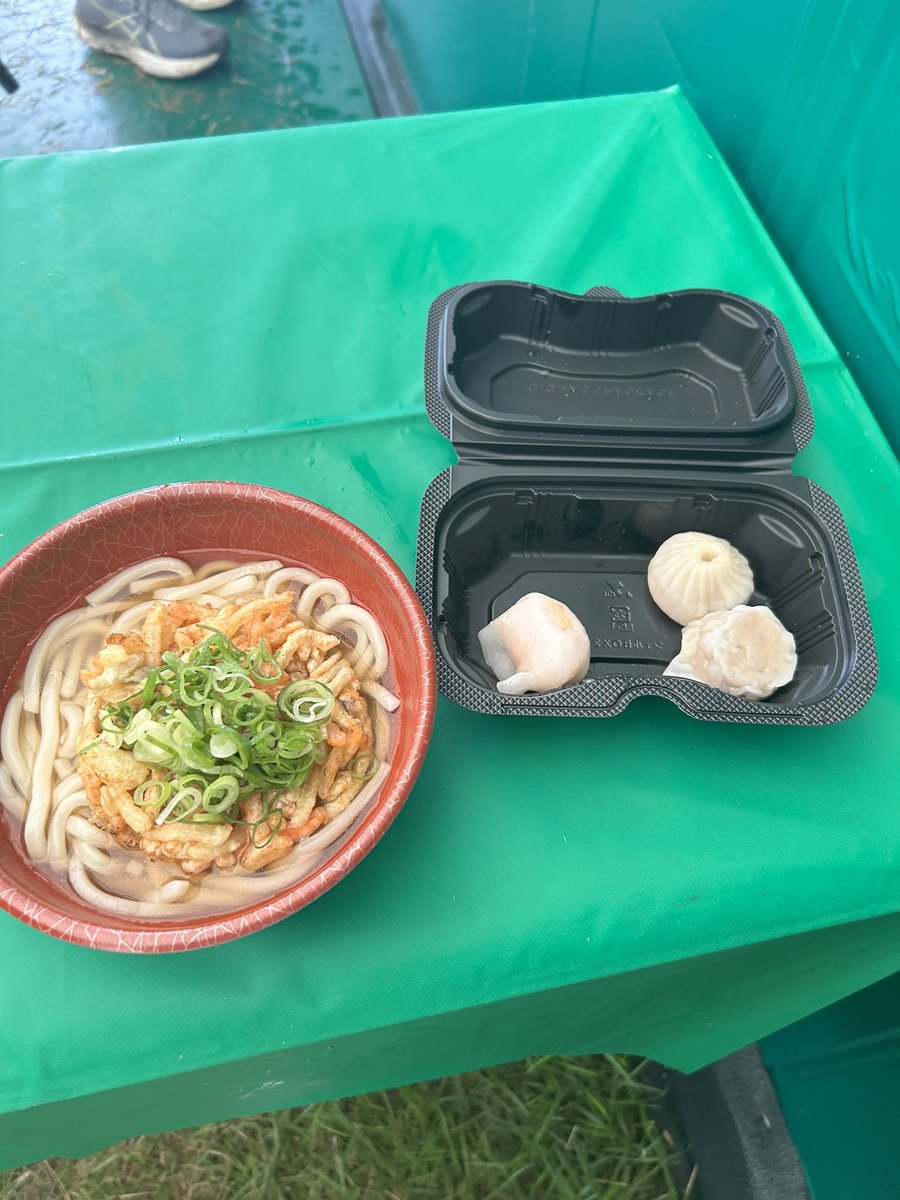 chukichi7's tweet photo. 袖ヶ浦市 カメリアヒルズカントリークラブ さんで汁なし冷製担々麺 木更津産ネギ添え٩(๑^o^๑)۶

今年もモンダミンカップに来れました♪
冷製担々麺ウマ＆ウマでした♫
めっちゃ色々食べてお腹いっぱい!!
今年も大西ライオンさん発見(笑)

今日もとっても幸せ全てに大感謝です🎶 https://t.co/mw5na5xExZ