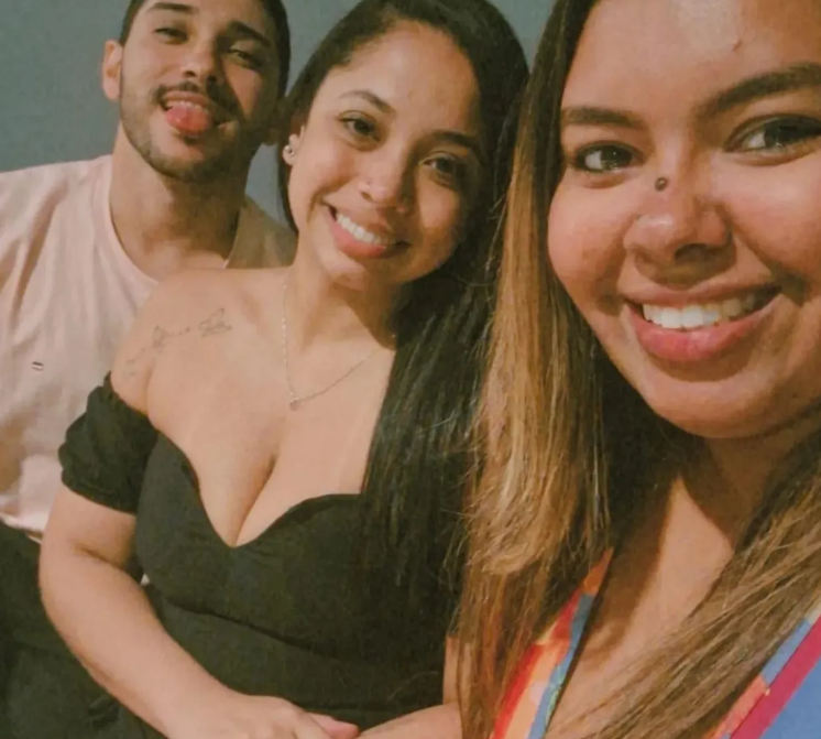 BiThreesomeClub's tweet photo. Some people search for "the one".
Others believe love can come in more than one beautiful form. ❤️
#LoveWithoutLimits #Polyamory #ModernLove https://t.co/FDnUxXwks1