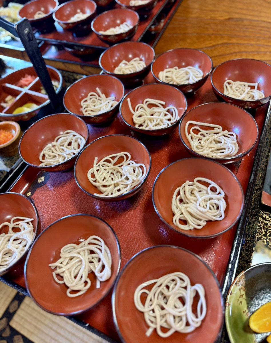 rvnn030's tweet photo. 岩手平泉でわんこそば！美味しかったー！🥰
毛越寺の菖蒲もまだ綺麗に咲いてたし、ずっと雨だったのに今日は天気最高(*´ `*)
でも暑すぎよぉ😂 https://t.co/zN4Gpw7Vlp