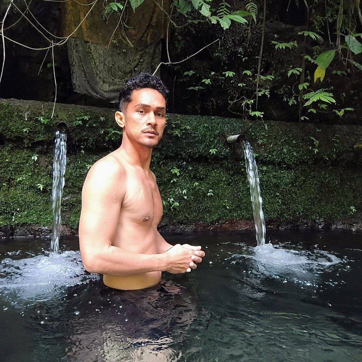 WiharjoPutra's tweet photo. Visit Bali 
Lembah Bidadari Natural Pool 

📍: Sangaji, Taro, Tegallalang District, Gianyar Regency, Bali  
⏱️: Open daily 
💵: Free 

Facilities: None 

The trail is extremely steep, slippery, and involves a sharp descent; the path into the bamboo forest feels unsafe and requires extra caution. It is not suitable for the elderly, and you should avoid visiting during the rainy season as the area is prone to landslides. 

The water is clear and cold, and the vibe is peaceful—but unfortunately, there is a lot of trash 😭.