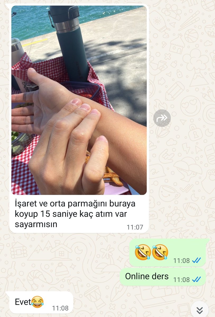 Mkn0755's tweet photo. Bir sağlıkçıyla arkadaş olunca geçmiş olsun bile EKG'li geliyor. Kalbim ağrıyor uzandım dedim, doktor modunu açıp 15 saniye say dedi. Meslek aşkı ağır basmış... https://t.co/ZXkix0Tz9g