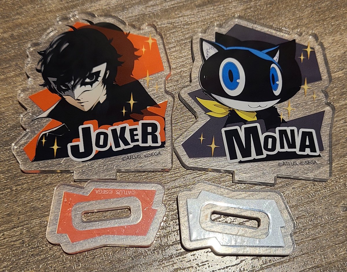 rushedblue's tweet photo. The Persona 5 Daiso goods are flying off the shelves, but the Daiso near my job was fully stocked!
Got very lucky with the blind boxes 💕 https://t.co/oEWN94pLvQ