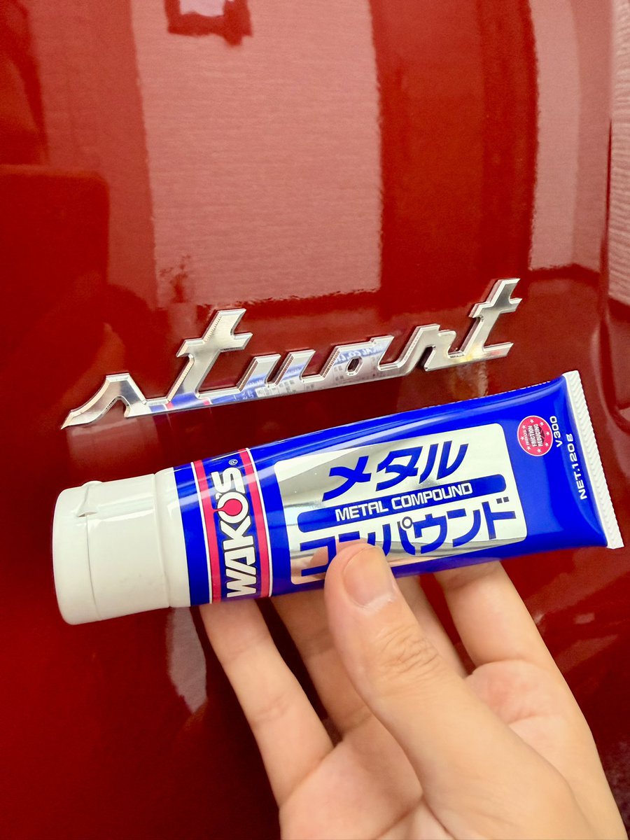 BrzRika's tweet photo. シエンタくんに付けたアルミのエンブレムなのだけど、表面が白く曇っていたのが気になったのでコンパウンドで磨いてみた！

メッキみたいな表面になって𝓢𝓪𝓽𝓲𝓼𝓯𝓪𝓬𝓽𝓲𝓸𝓷したわね！！！（ ◜ω◝ ）ﾆﾁｬ  ̖́- https://t.co/TbpHphY3R0