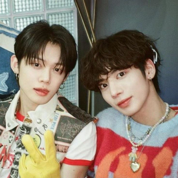 loopszzn's tweet photo. #Taehyun via Weverse dm mentioned #yeonjun and no labels part 02:

🐿️ i listened to hyung’s album.
🐿️ HAHAHAHAHAHA
🐿️ i got to enjoy it 1–2 weeks earlier
🐿️ Crazy album (positive )
🐿️ Crazy Yeonjun (positive )
🐿️ hahahahhaha https://t.co/rzMw4uiDHo