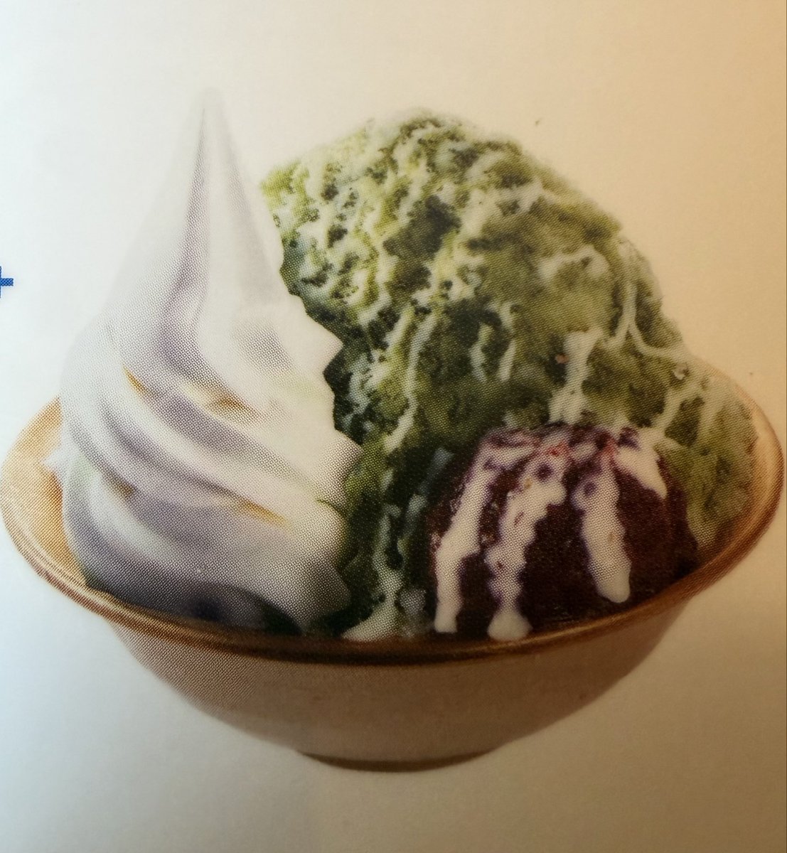 trader_melia's tweet photo. コメダでかき氷頼んだらソフトクリームが暴れてた😆

トッピングのあんこは氷の中に埋まってました😎 https://t.co/2t0NXER26w