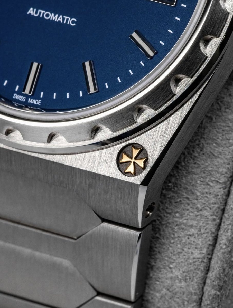GlobalWatchClub's tweet photo. Vacheron Constantin 222 🥂 https://t.co/ADEwaTYr2t