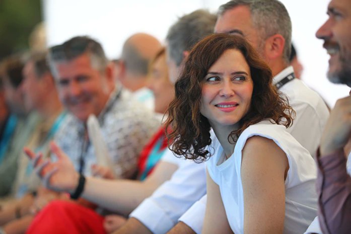 jesusvazquezb's tweet photo. “Ayuso lo dice claro: con tantas tramas de corrupción del Gobierno y del PSOE aflorando en los juzgados, es ‘sospechoso’ que no haya NI UNA sola inspección fiscal a su entorno. Hacienda se desata cuando se trata de ciudadanos normales… y se vuelve ciega cuando los implicados son los amigos del poder.”

https://t.co/PVkTZA9vVJ