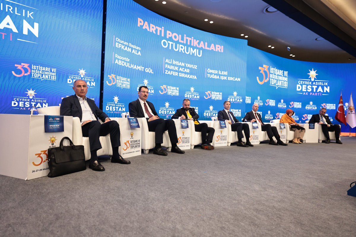 yunustever's tweet photo. AK Partimizin 33. İstişare ve Değerlendirme Toplantısı kapsamında Sakarya’mıza teşrif eden Cumhurbaşkanımız ve Genel Başkanımız Sayın Recep Tayyip Erdoğan’ı, Kurucular Kurulumuzu, MYK ve MKYK Üyelerimizi, Kabine Üyelerimiz ile dava ve yol arkadaşlarımızı şehrimizde ağırlamaktan büyük bir onur ve mutluluk duyduk.

Sakarya’mızın böylesine önemli bir organizasyona güzel ve başarılı bir şekilde ev sahipliği yapması, program kabiliyetimizin geliştirilmesine ve ilimizin diplomasi merkezi olma yolunda ilerlemesine büyük bir tecrübe oldu.

33. İstişare ve Değerlendirme Toplantımızın şehrimizde gerçekleştirilmesine olanak sağlayan Sayın Cumhurbaşkanımıza şükranlarımızı sunuyorum.

Bizler için de büyük bir gurur vesilesi olan bu anlamlı buluşmanın; ülkemiz, partimiz ve  milletimiz adına hayırlara vesile olmasını diliyorum. #ÇeyrekAsırlıkDestan