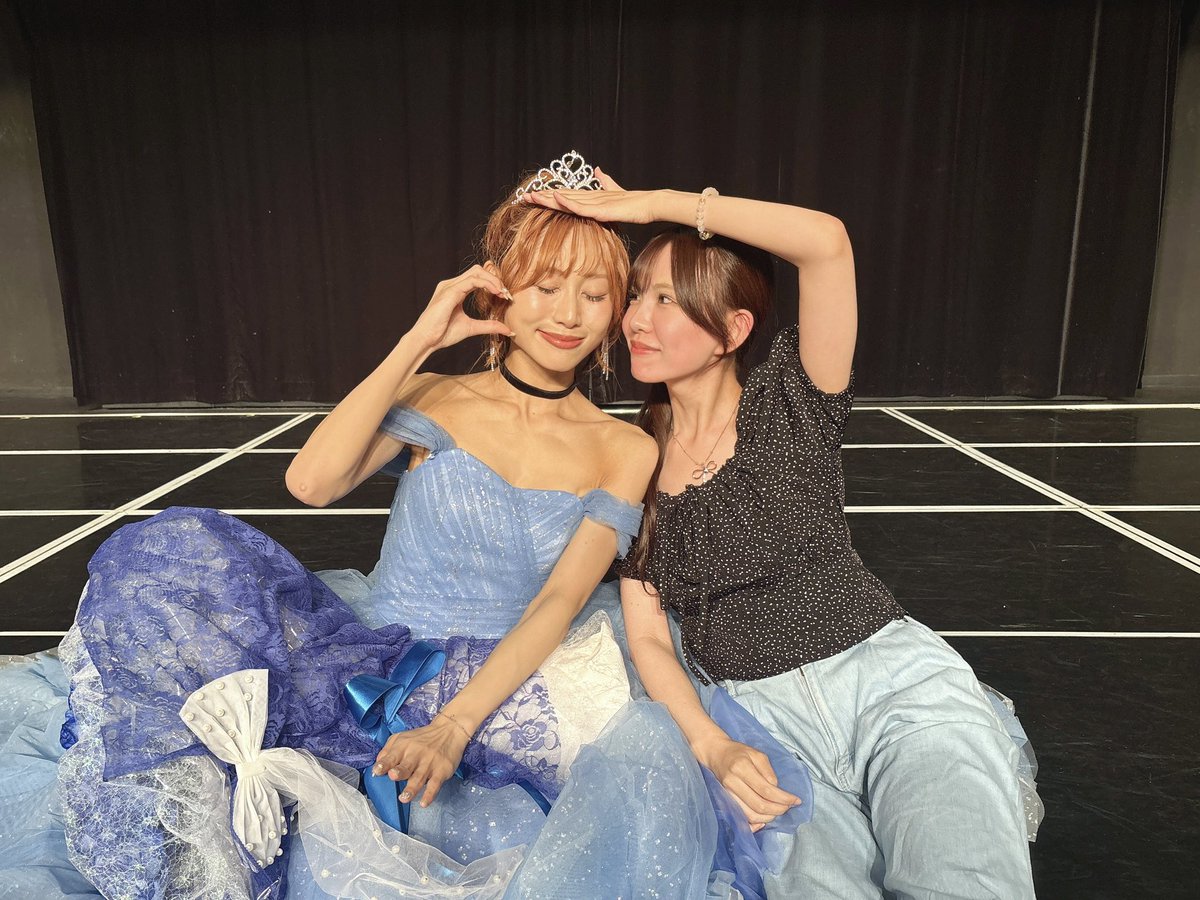 ayaka812_O's tweet photo. ひなのの卒業公演見届けてきました💙💙本当に本当にお疲れ様✨
とっても綺麗だった！泣けました😭
これからも友達でいてねーーーっ！

#青海ひな乃卒業公演 https://t.co/mJqx6lLz9w