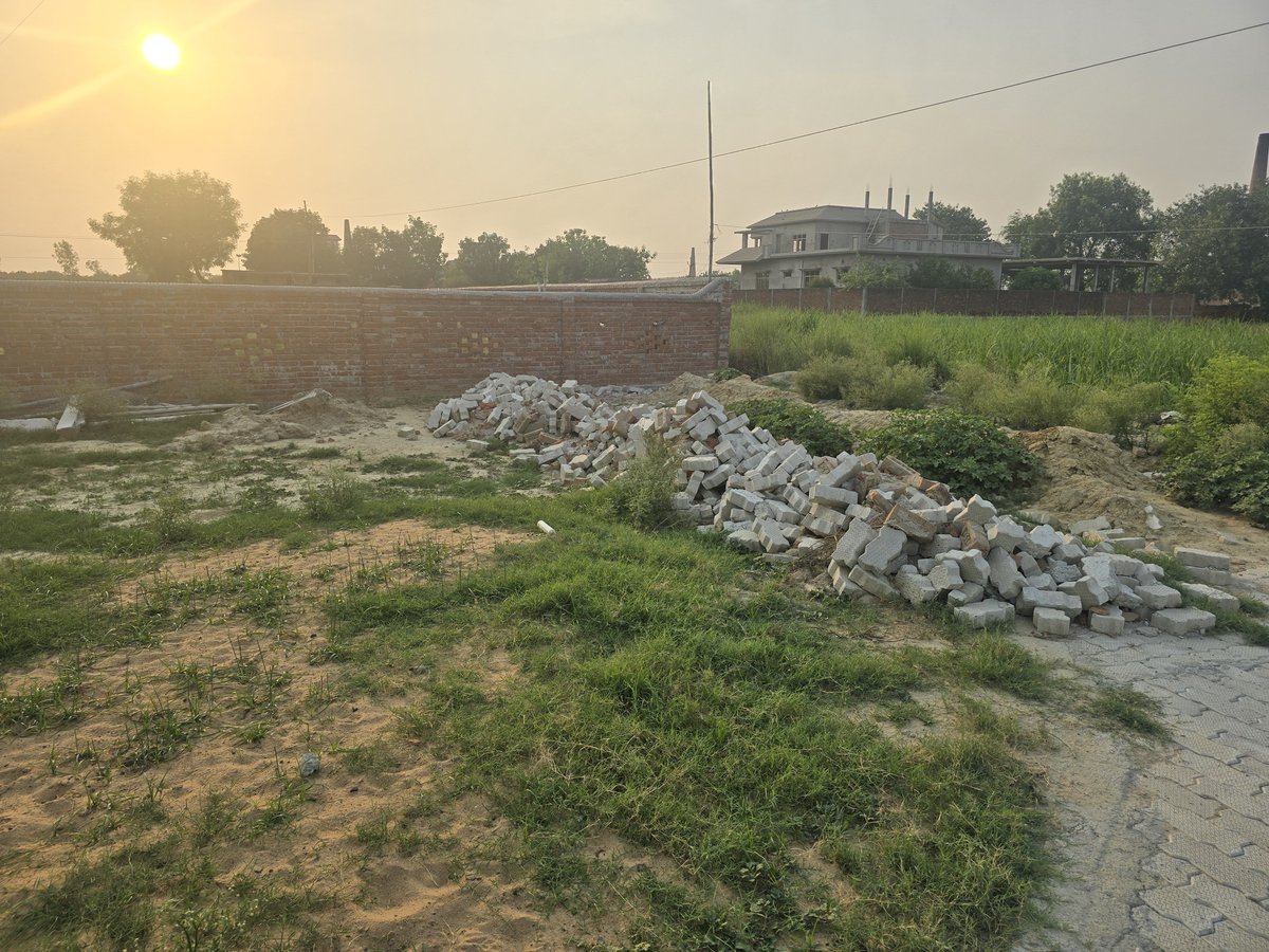 nocomment52's tweet photo. @myogiadityanath I visit land where someone make hotel and try to encroach land .. yha Gao chakbandi mai h .. mohbatpur post Sahagad district azamgarh https://t.co/wp2KDIU9pY