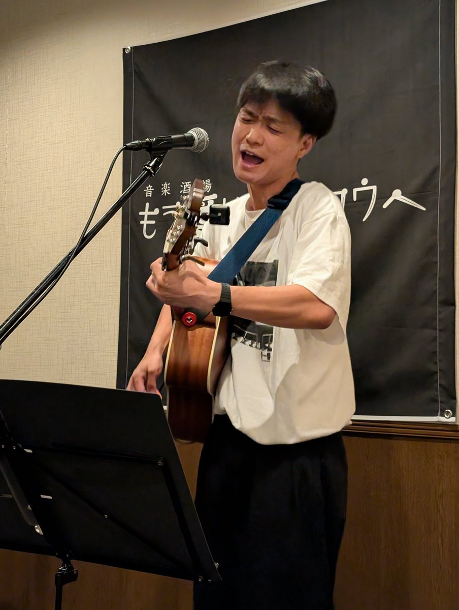SABO0810SNOOPY's tweet photo. 花柄ひとりさんライブ。KENGさんのキーボードとのコラボも普段観れない、花柄ひとりさんをみることが出来て今日来て良かった🎶きよたん、ていう方もすっごくいい歌詞の歌歌われていて、かわいくて繊細な歌声でした💕
#もう愛
#花柄ひとり
#KENG
#きよたん https://t.co/26OH9LVoq4