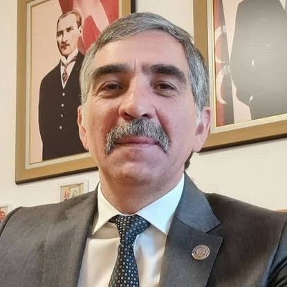 vukuathaberx's tweet photo. MHP'li Eyyup Yıldız, İYİ Parti'nin “Öcalan'a Özgürlük” yürüyüşlerine tepki amacıyla Tandoğan'da düzenlediği ve yaklaşık 180 bin kişinin katıldığı “Bayrak Açıyorum” mitingini eleştirdi:

“Bu milletin ‘Terörsüz Türkiye’ iradesini, meydanlardan yükselen boş sloganlarla durduramazsınız.”