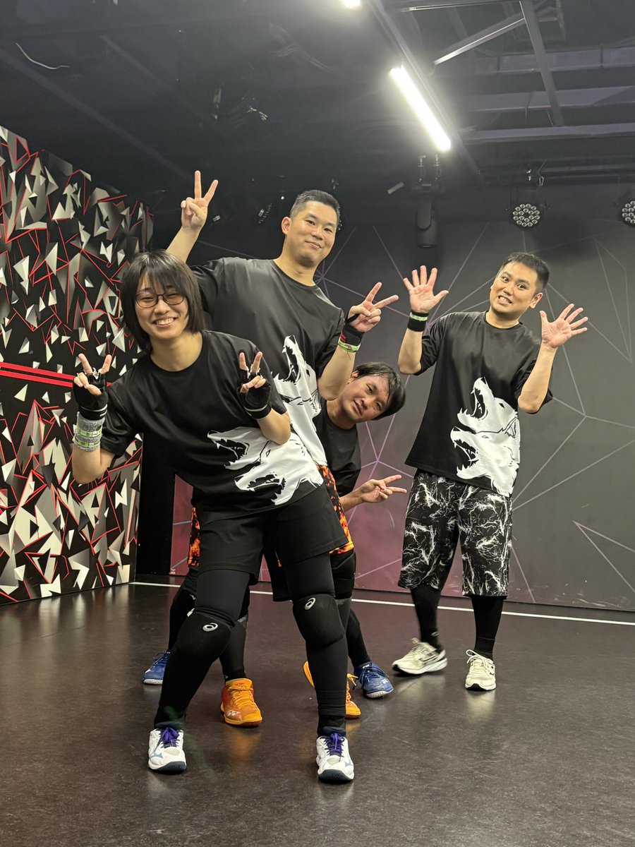 usacomi's tweet photo. OrthroZ、四位入賞おめでとう🎉ございます!HLO表彰式で、カメラ向けたらこんなお茶目なポーズ取ってくれました!
#HADO #HLO #OrthroZ https://t.co/WyrU2rbqi0