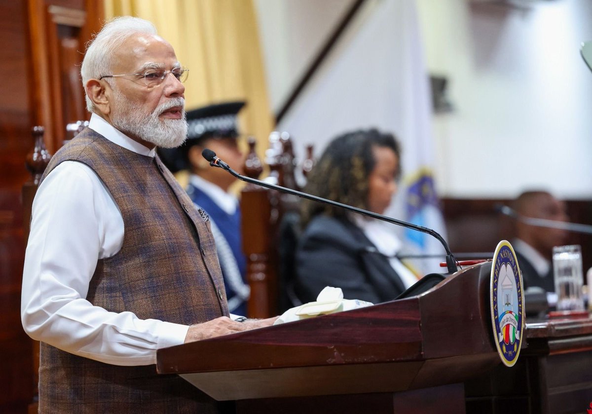 BJP4India's tweet photo. 𝐇𝐢𝐬𝐭𝐨𝐫𝐢𝐜 𝐦𝐢𝐥𝐞𝐬𝐭𝐨𝐧𝐞 𝐢𝐧 𝐭𝐡𝐞 𝐈𝐧𝐝𝐢𝐚𝐧 𝐎𝐜𝐞𝐚𝐧! 🇮🇳🫱🏻‍🫲🏼🇸🇨

PM Modi becomes the first Indian PM to address the Extraordinary Sitting of Seychelles' National Assembly, celebrating 50 years of their Independence. 

In a powerful address rooted in friendship, he spotlighted the deep India-Seychelles bond built on shared values, enduring people-to-people ties and unwavering mutual trust. 

Glimpses from the address...⬇️