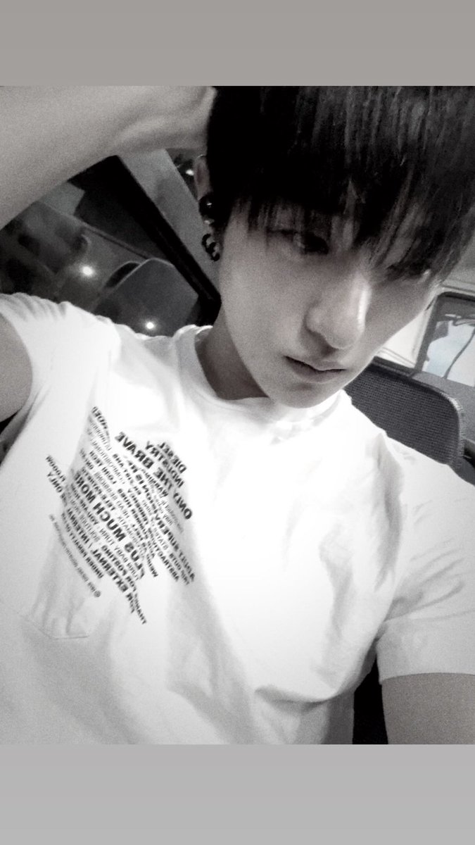 dailyjunseok's tweet photo. ⟢ _dolc3_ instagram channel update 

🦊: everyone sleep well

#오준석 #OHJUNSEOK https://t.co/0A1SpP4VR3