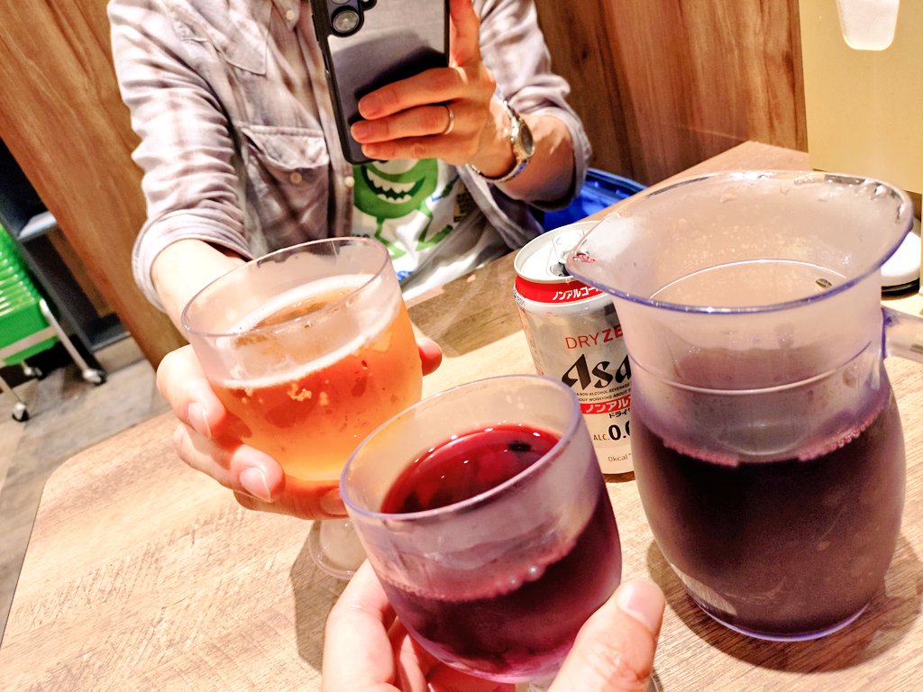 hirokey573's tweet photo. 最高でした〜！

フュージョンライブは、やっぱり飲みながら観るのがイチバン_(┐「ε:)_

ベースの音がすごくて衝撃的でした〜！
最後メッチャ飲んで食べて終了_(:3」∠)_ https://t.co/v4X2My4kBZ