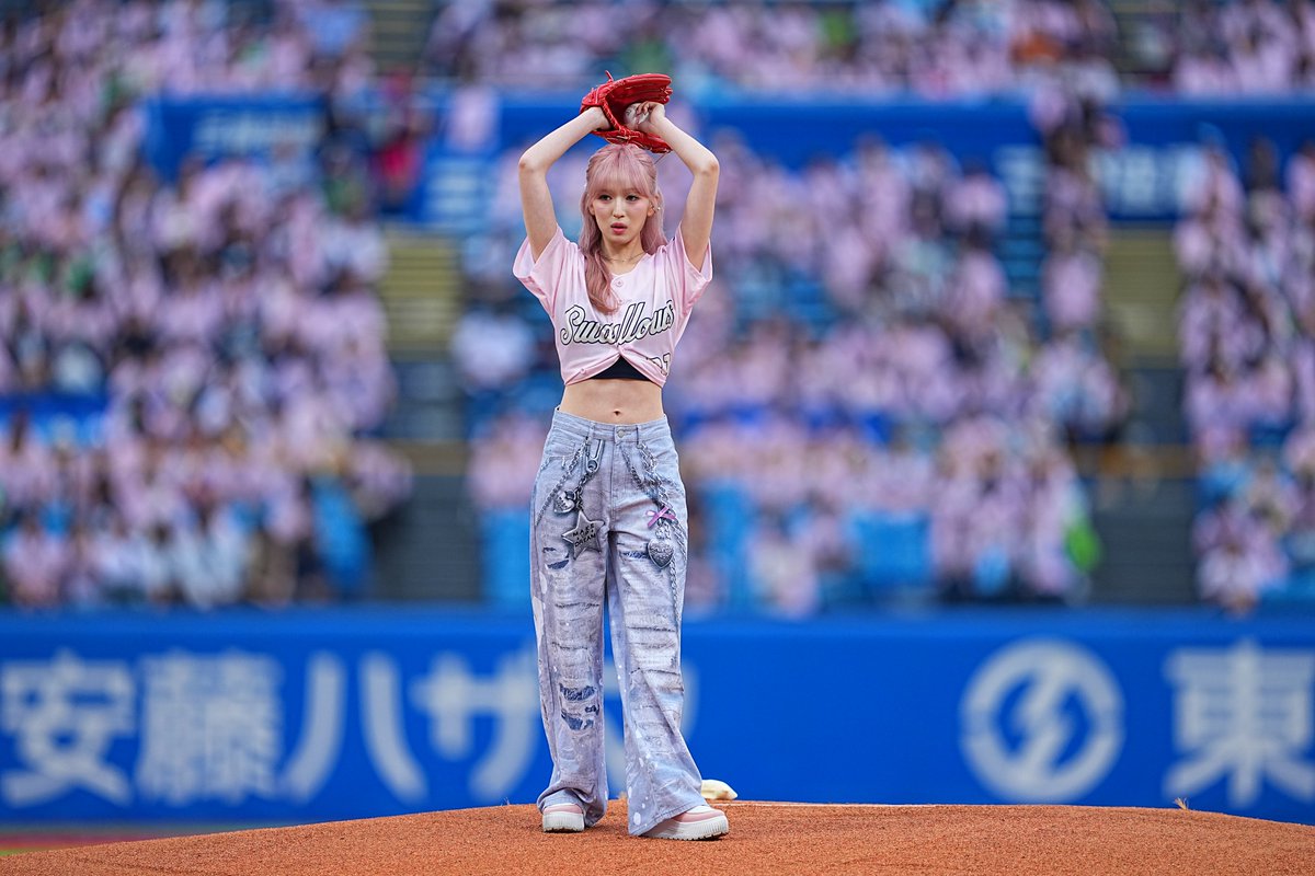 ME:I・SUZU、自身初の始球式⚾ 堂々の投球を披露✨ 💭「淡いピンクで