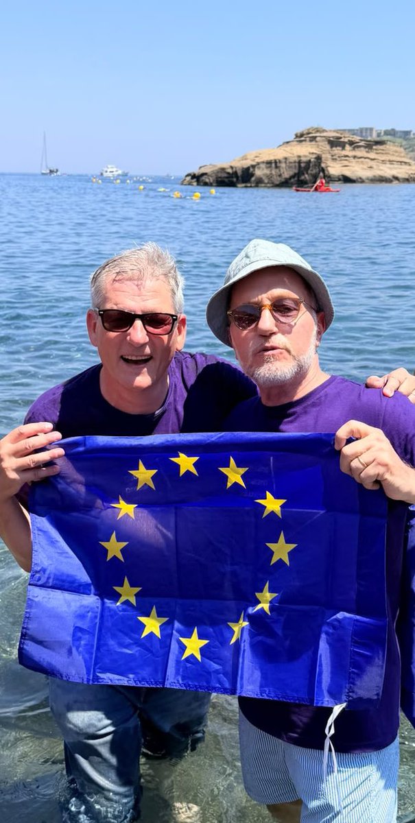 MassimGiannini's tweet photo. La storica “Natalonga per l’Europa” tra Santo Stefano e Ventotene, dove Spinelli, Rossi e Colorni cullarono un sogno che non tramonta mai. Grazie a @frapac71 e @EJozsef per avermi affidato il compito di dare il via alla traversata. https://t.co/3rmMPaMnyy