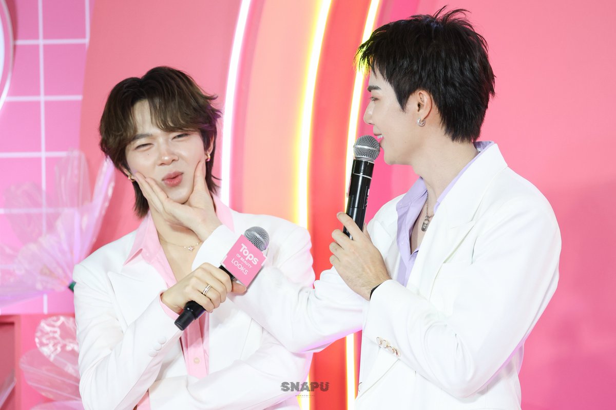 snapwithu's tweet photo. นิ่มไหมละ

SWEET CANDY WITH ZEENUNEW
#MondahminSweetCandyxZNN

「28 JUN : Mondahmin Sweet Candy x Tops 」
🌊 #ZeePruk @zee_pruk 
🪽#NuNew @CwrNew https://t.co/7ZCEDbGor4