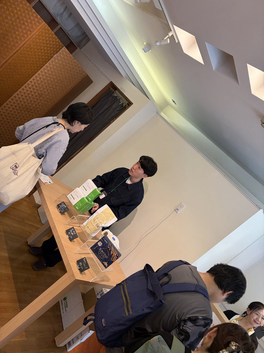 harilab's tweet photo. ＼酵素の分解実験／
酵素酵素て言うてるけど、
こんなに分解できるのって
なかなかないと思う
間近で見れた
Tくんの実演👌
Tくん健康講座デビュー開催をアタシのグループで
予約しました！！
楽しみすぎるっ😊
#酵素の分解実験 https://t.co/k43ETn51cl
