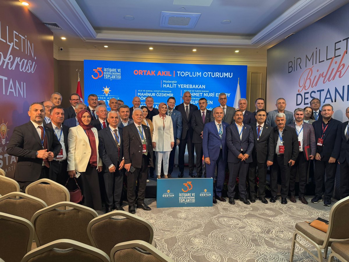 suleymansoylu's tweet photo. AK Parti’mizin 33. İstişare ve Değerlendirme Toplantısı’nı, Cumhurbaşkanımız ve Genel Başkanımız Sayın Recep Tayyip Erdoğan’ın hitaplarıyla tamamladık.

Kamp süresince, Türkiye Yüzyılı vizyonunu daha da güçlendirecek politikaların ele alındığı, ortak aklın hâkim olduğu ve verimli istişarelerin gerçekleştirildiği kıymetli oturumlara iştirak ettik.

“Çeyrek Asırlık Destan” temasıyla düzenlenen kampımızın hazırlanmasında emeği geçen, fikir ve katkılarıyla sürece değer katan tüm dava arkadaşlarımıza gönülden teşekkür ediyorum.

#ÇeyrekAsırlıkDestan